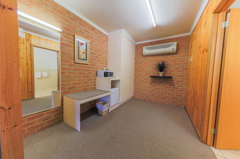 Country Roads Motor Inn Naracoorte - Accommodation Australia 5