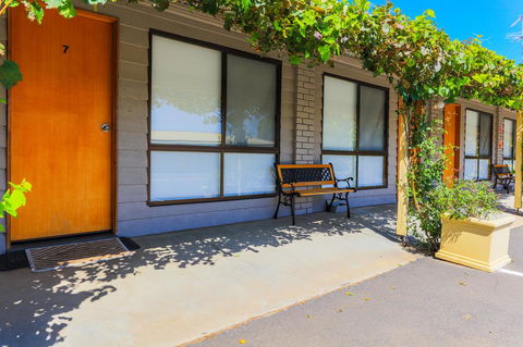 Country Roads Motor Inn Naracoorte - Accommodation Australia 24
