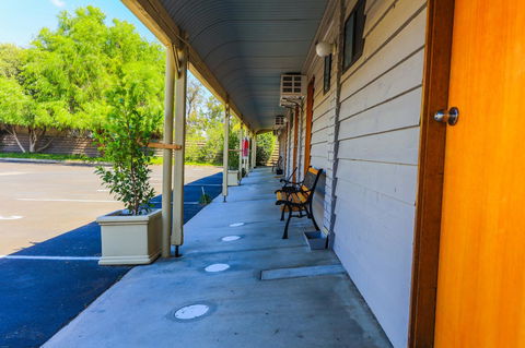 Country Roads Motor Inn Naracoorte - Accommodation Australia 21