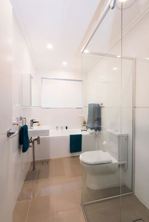 Stylish 3 Bedroom Beachview Apartment - Accommodation Australia 12