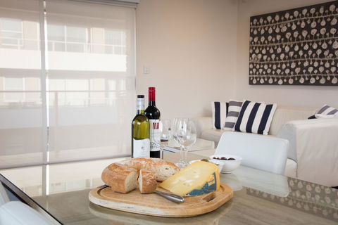 Stylish 3 Bedroom Beachview Apartment - Accommodation Australia 9