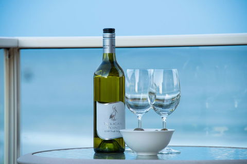 Stylish 3 Bedroom Beachview Apartment - Accommodation Australia 4