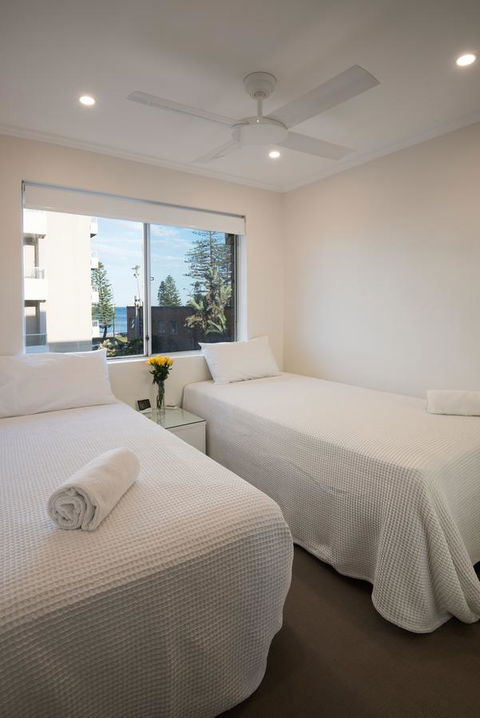 Stylish 3 Bedroom Beachview Apartment - Accommodation Australia 11