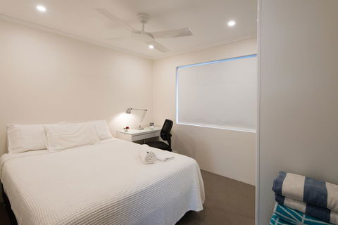Stylish 3 Bedroom Beachview Apartment - Accommodation Australia 10