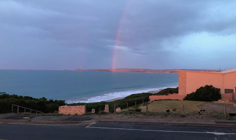Southern Sands\' Beachfront Apartment - Accommodation Australia 18