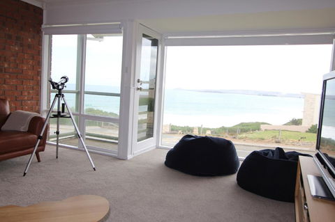 Southern Sands\' Beachfront Apartment - Accommodation Australia 2