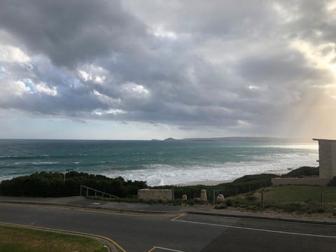 Southern Sands\' Beachfront Apartment - Accommodation Australia 17