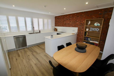 Southern Sands\' Beachfront Apartment - Accommodation Australia 7