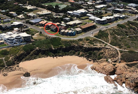 Southern Sands\' Beachfront Apartment - Accommodation Australia 15