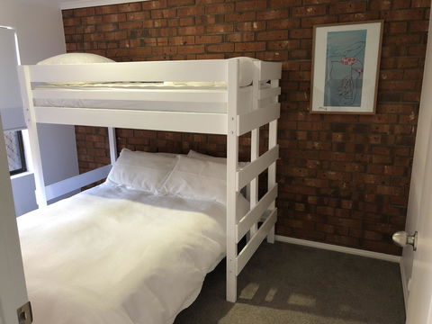 Southern Sands\' Beachfront Apartment - Accommodation Australia 14
