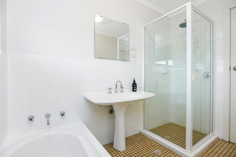 Red Door - Accommodation Australia 6