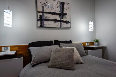 BENGALEE EXECUTIVE TOWNHOUSE- MODERN & STYLISH - Accommodation Australia 2