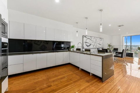 BENGALEE EXECUTIVE TOWNHOUSE- MODERN & STYLISH - Accommodation Australia 10