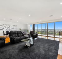 BENGALEE EXECUTIVE TOWNHOUSE- MODERN  STYLISH - Accommodation Australia