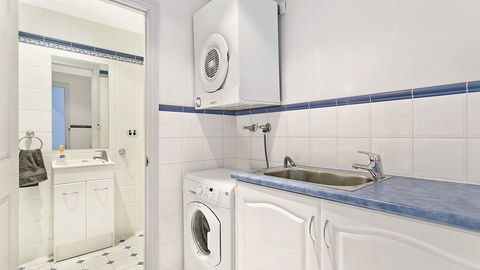 Salt Waterfront Apartment - Accommodation Australia 2