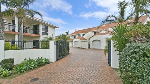Salt Waterfront Apartment - Accommodation Australia 3