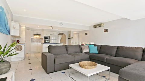 Salt Waterfront Apartment - Accommodation Australia 8