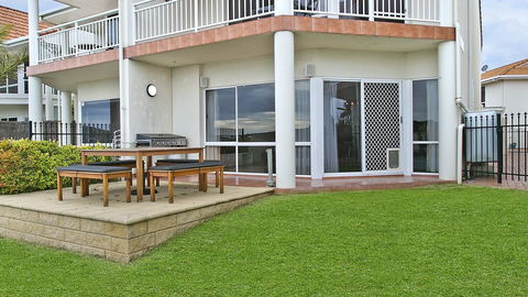 Salt Waterfront Apartment - Accommodation Australia 6