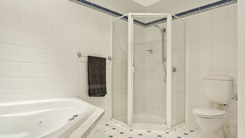 Salt Waterfront Apartment - Accommodation Australia 7