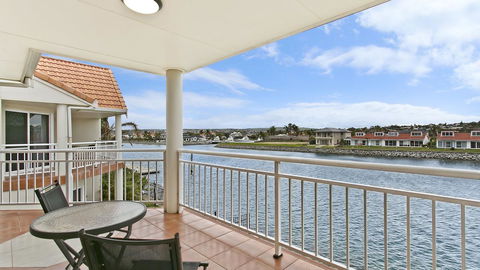 Salt Waterfront Apartment - Accommodation Australia 9