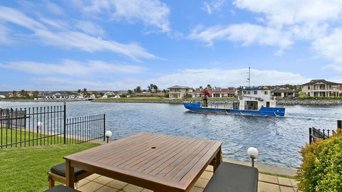 Salt Waterfront Apartment - Accommodation Australia 0