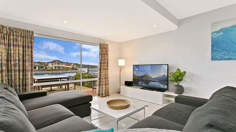 Salt Waterfront Apartment - Accommodation Australia 5