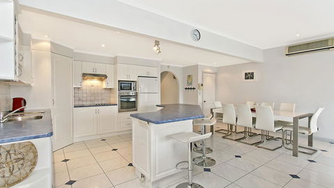 Salt Waterfront Apartment - Accommodation Australia 1