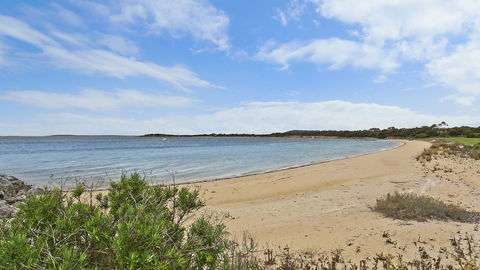 Salt Waterfront Apartment - Accommodation Australia 13