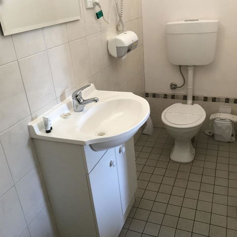 Travelway Motel - Accommodation Australia 1
