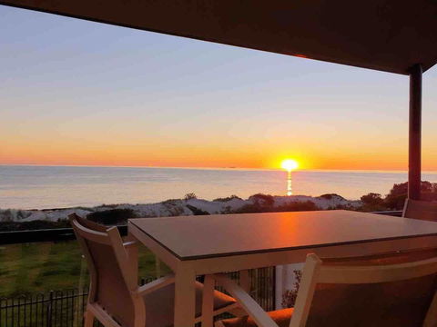 Luxurious 3 Bedroom Beachfront - Panoramic Views - Accommodation Australia 0
