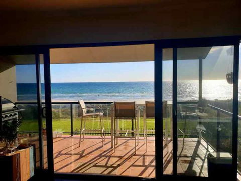 Luxurious 3 Bedroom Beachfront - Panoramic Views - Accommodation Australia 3