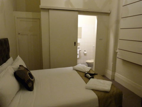 Ambassadors Hotel - Accommodation Australia 11