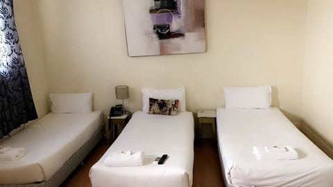 Ambassadors Hotel - Accommodation Australia 43