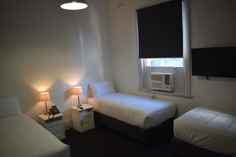 Ambassadors Hotel - Accommodation Australia 17