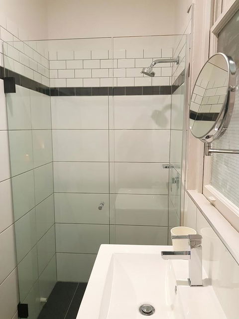 Ambassadors Hotel - Accommodation Australia 8