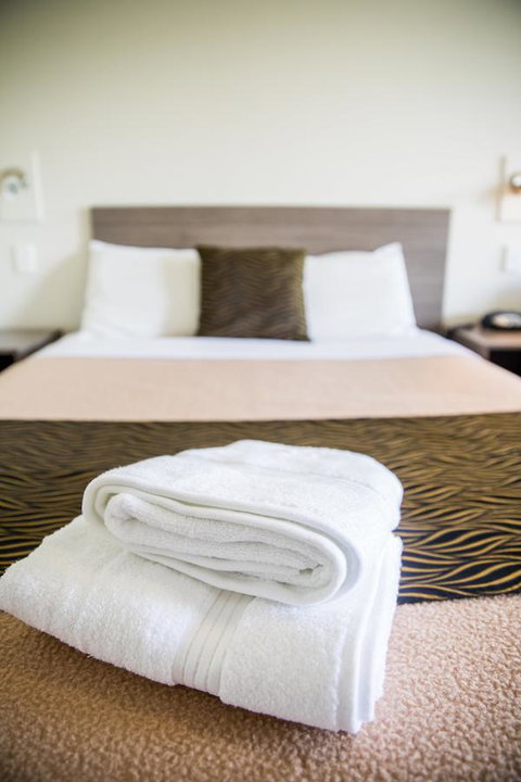 Lilac City Motor Inn & Steakhouse - Local Tourism 4