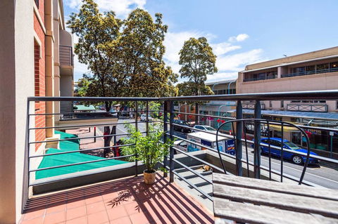 Executive 3 Bedroom Apartment + Internet + Parking - Accommodation Australia 28