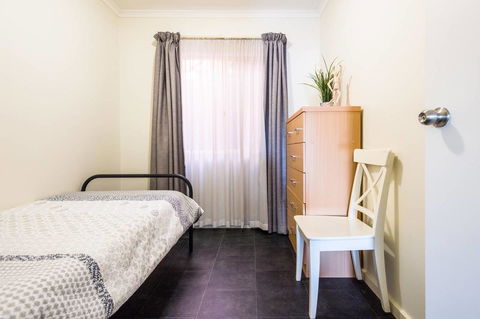 Executive 3 Bedroom Apartment + Internet + Parking - Accommodation Australia 15