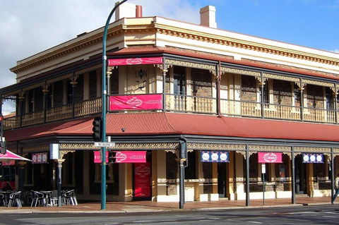 Executive 3 Bedroom Apartment + Internet + Parking - Accommodation Australia 43