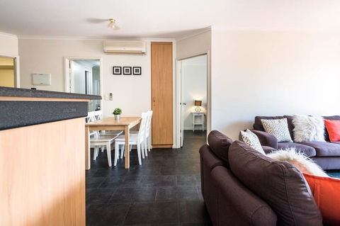Executive 3 Bedroom Apartment + Internet + Parking - Accommodation Australia 19