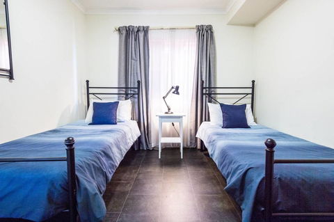 Executive 3 Bedroom Apartment + Internet + Parking - Accommodation Australia 8