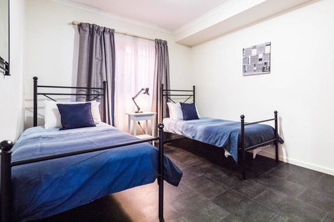 Executive 3 Bedroom Apartment + Internet + Parking - Accommodation Australia 16