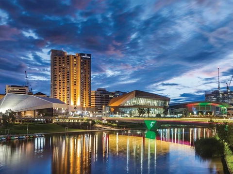 Executive 3 Bedroom Apartment + Internet + Parking - Accommodation Australia 0