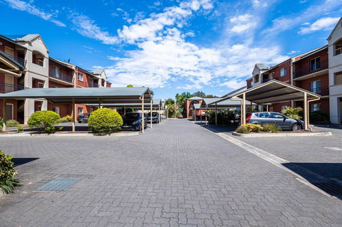 Executive 3 Bedroom Apartment + Internet + Parking - Accommodation Australia 35