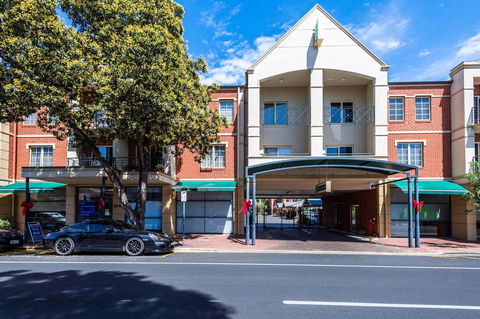 Executive 3 Bedroom Apartment + Internet + Parking - Accommodation Australia 23