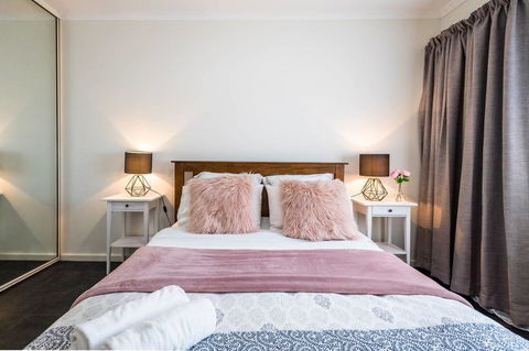 Executive 3 Bedroom Apartment + Internet + Parking - Accommodation Australia 1