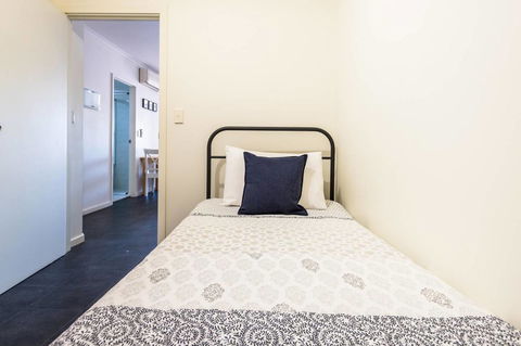 Executive 3 Bedroom Apartment + Internet + Parking - Accommodation Australia 34