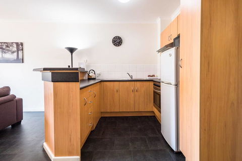 Executive 3 Bedroom Apartment + Internet + Parking - Accommodation Australia 5