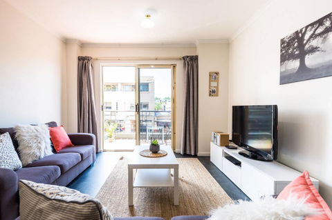 Executive 3 Bedroom Apartment + Internet + Parking - Accommodation Australia 2