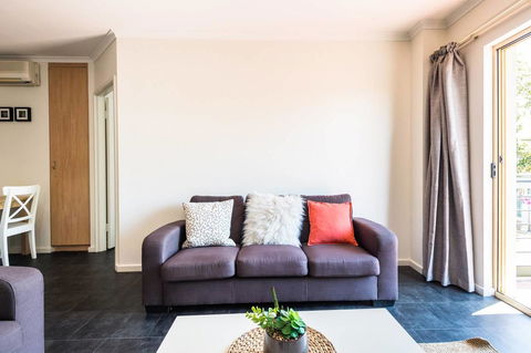 Executive 3 Bedroom Apartment + Internet + Parking - Accommodation Australia 20